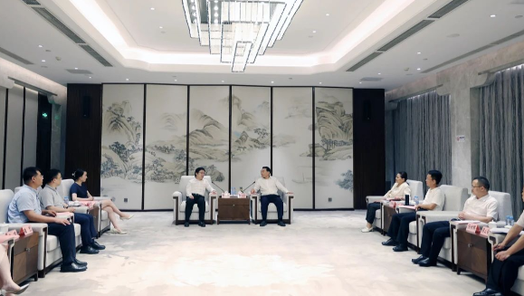 江西省萍乡市委副书记、市长熊运浪与林杨林一行举行工作会谈